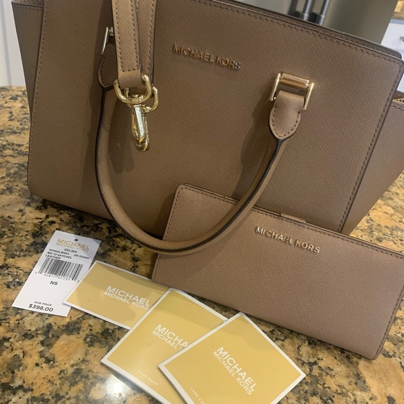 MK Selma MD Satchel with matching wallet - Picture 3 of 12